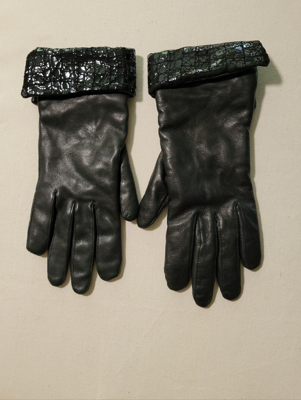 Wilson Black Leather Gloves with Croc-Textured Cuff